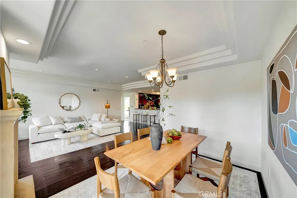 12044 Hoffman Street #303 Studio City, CA 91604