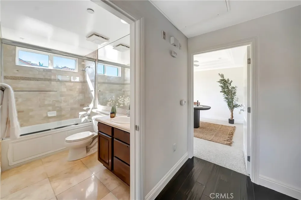 12044 Hoffman Street #303 Studio City, CA 91604