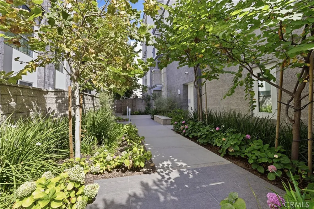 450 N Palm Dr #407 Beverly Hills, CA 90210