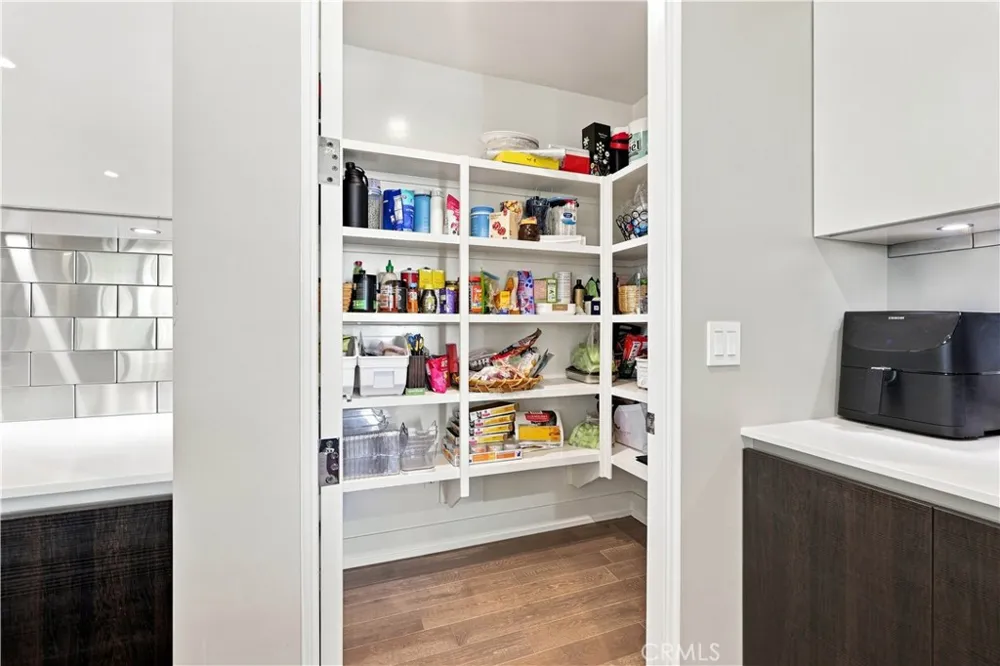 450 N Palm Dr #407 Beverly Hills, CA 90210