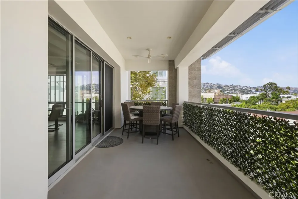 450 N Palm Dr #407 Beverly Hills, CA 90210
