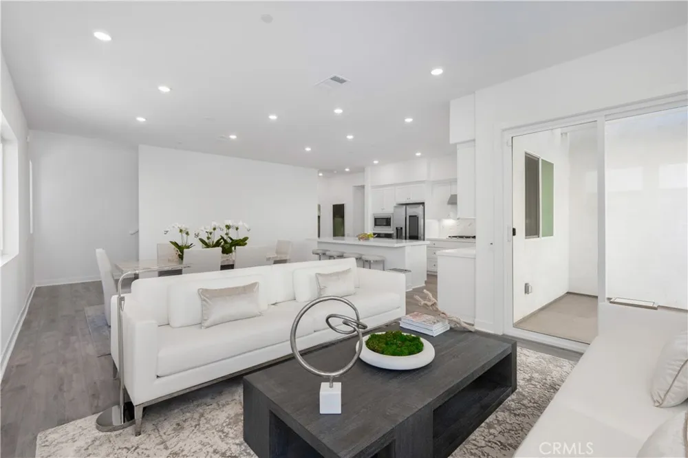 27225 Cranmore #101 Valencia, CA 91381