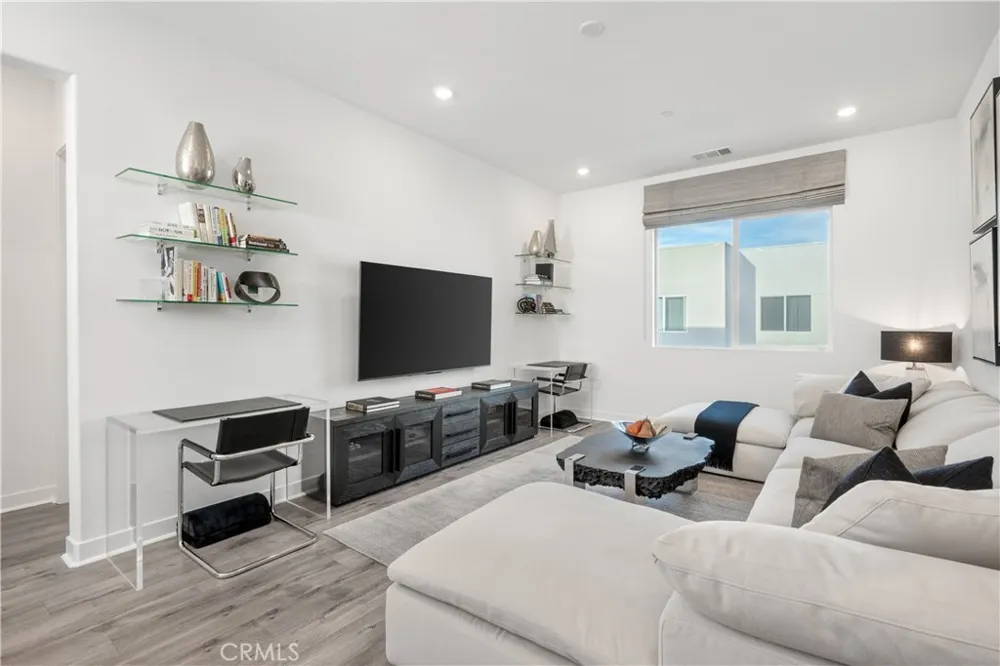 27225 Cranmore #101 Valencia, CA 91381