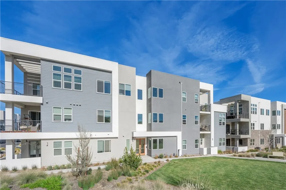 27225 Cranmore #101 Valencia, CA 91381