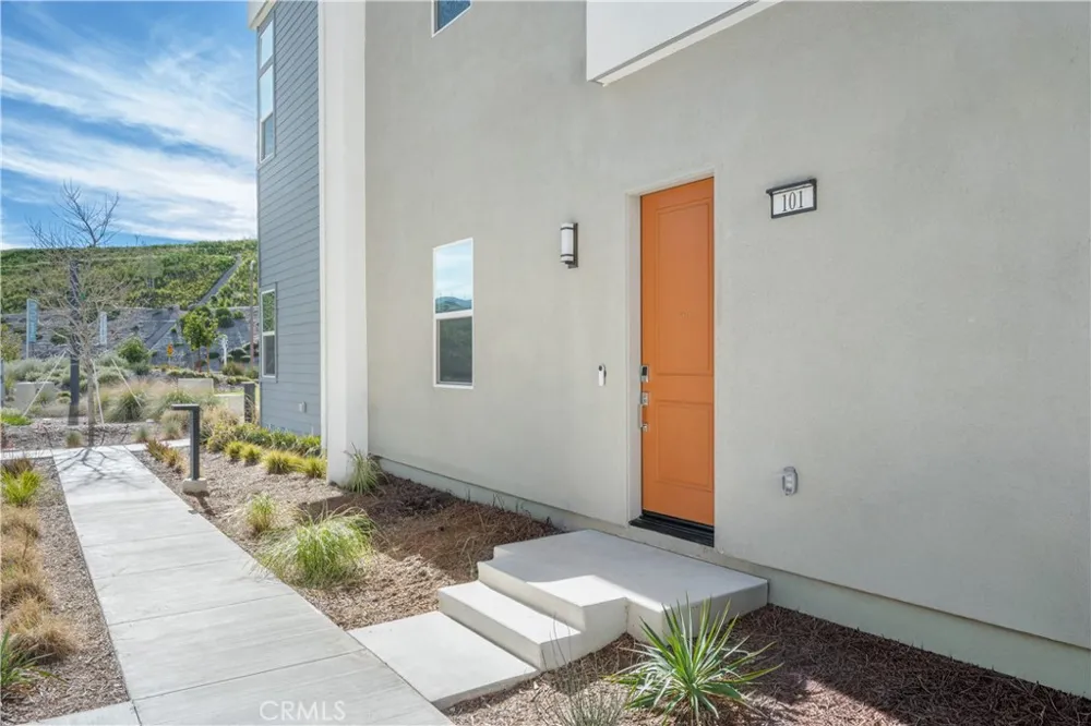 27225 Cranmore #101 Valencia, CA 91381