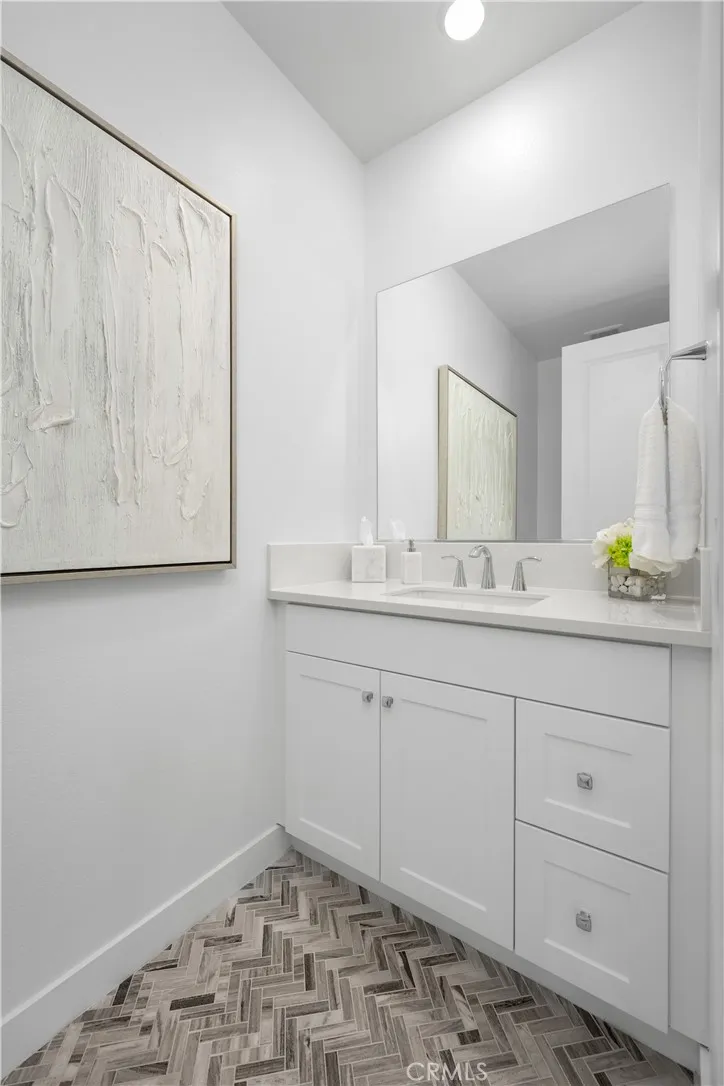 27225 Cranmore #101 Valencia, CA 91381