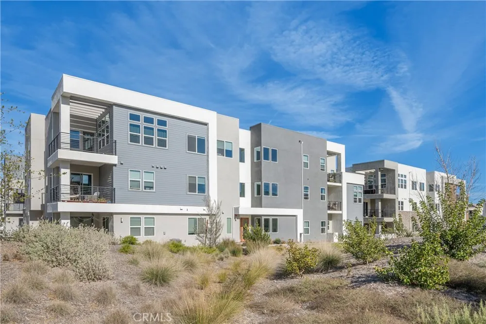 27225 Cranmore #101 Valencia, CA 91381