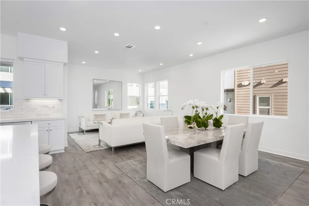 27225 Cranmore #101 Valencia, CA 91381