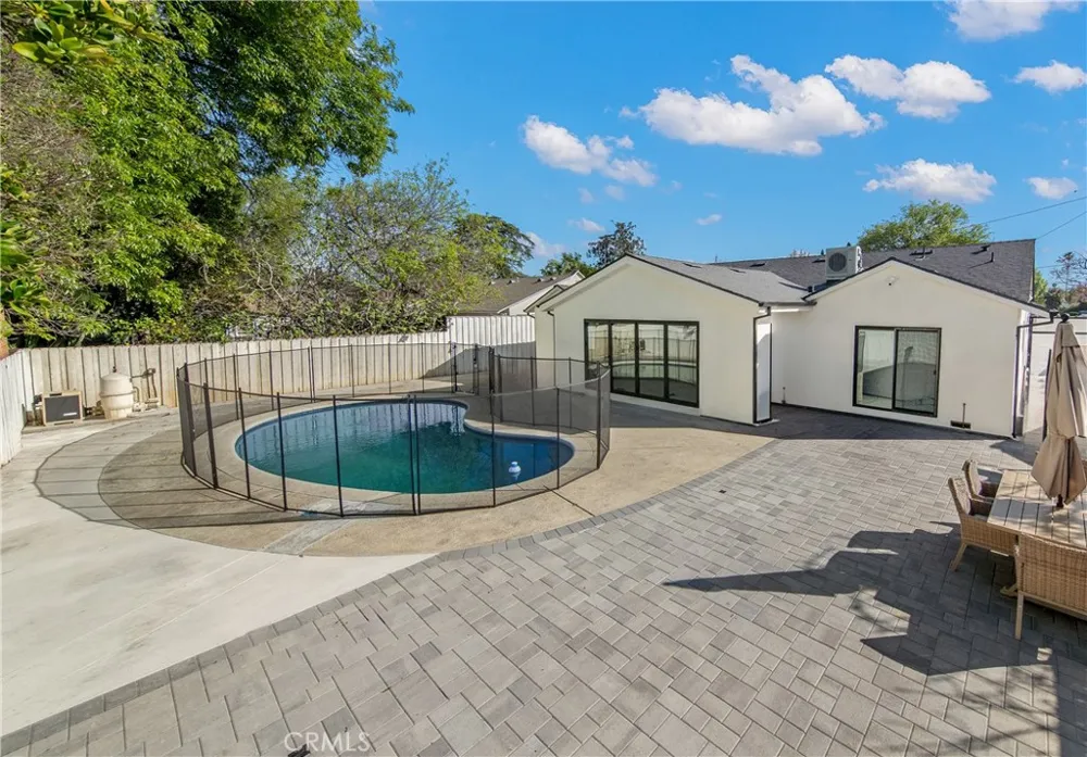 13633 Delano Street Valley Glen, CA 91401