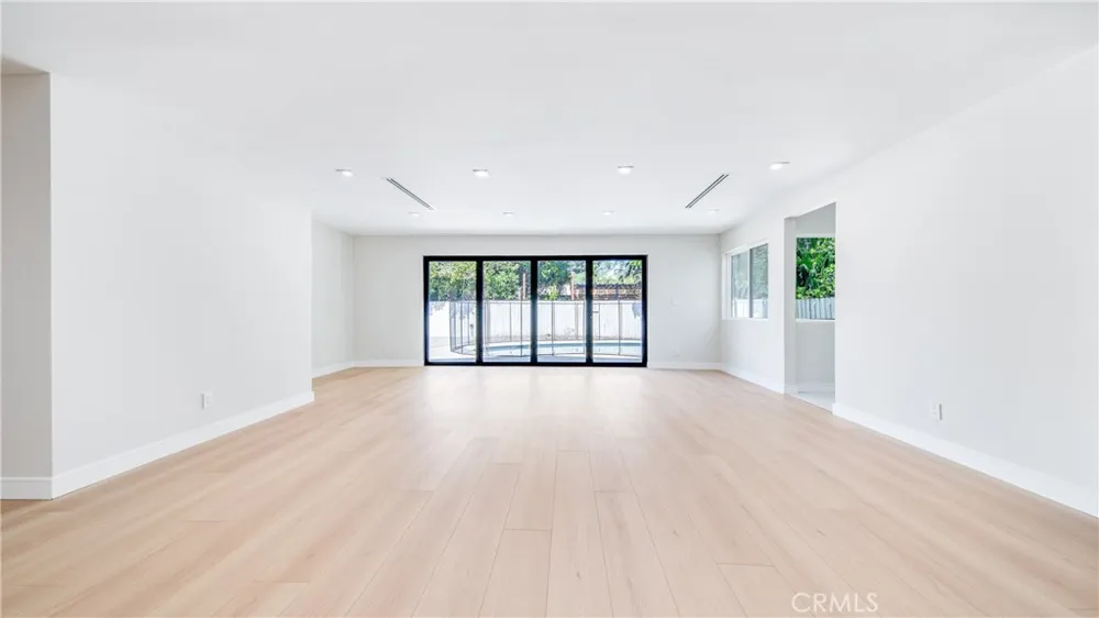 13633 Delano Street Valley Glen, CA 91401