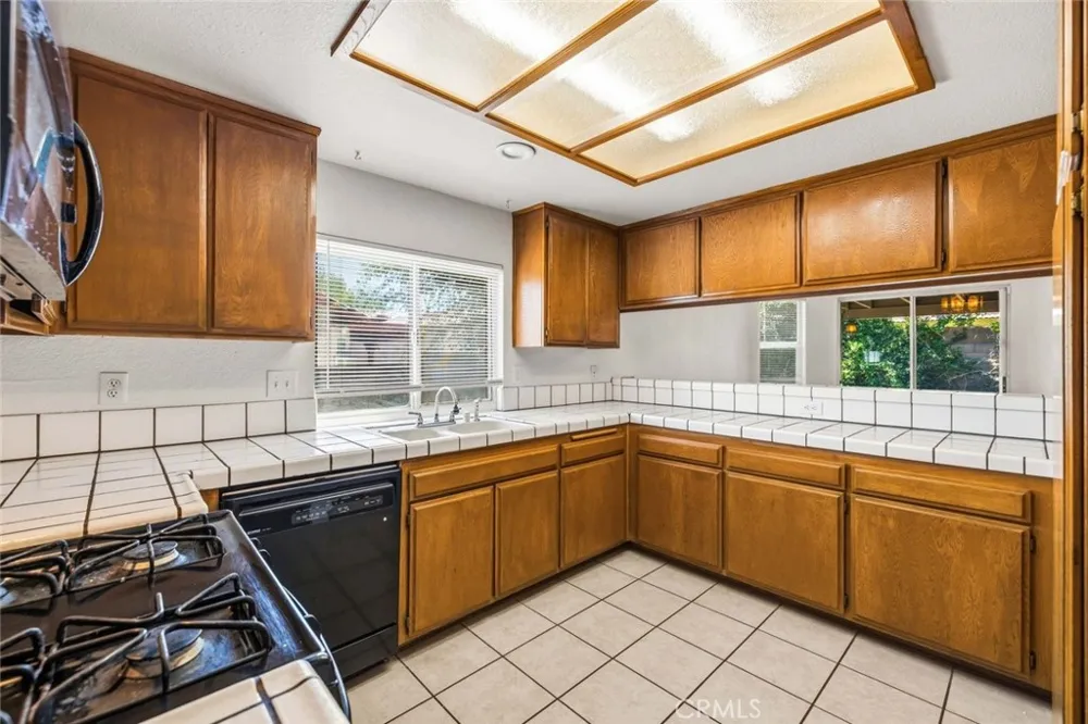 1510 E Avenue J12 Lancaster, CA 93535
