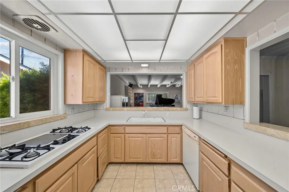 8518 Fullbright Avenue Winnetka, CA 91306