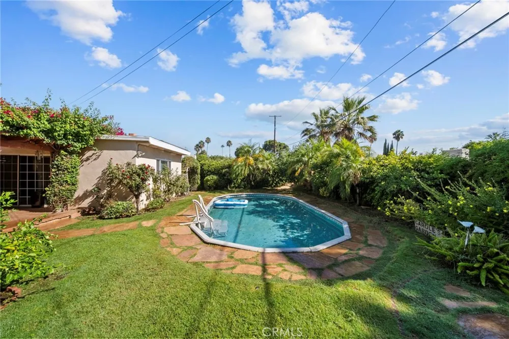 8518 Fullbright Avenue Winnetka, CA 91306