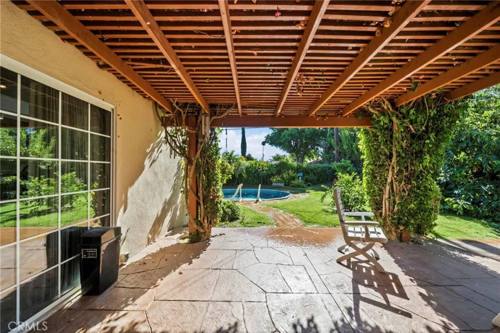 8518 Fullbright Avenue Winnetka, CA 91306