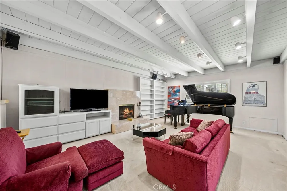 8518 Fullbright Avenue Winnetka, CA 91306