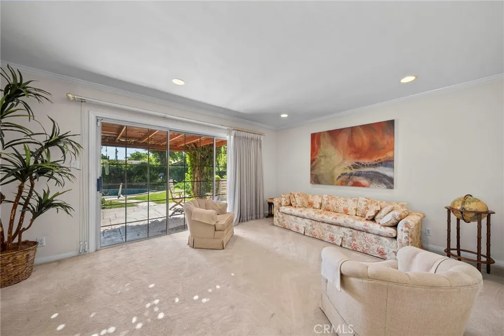 8518 Fullbright Avenue Winnetka, CA 91306