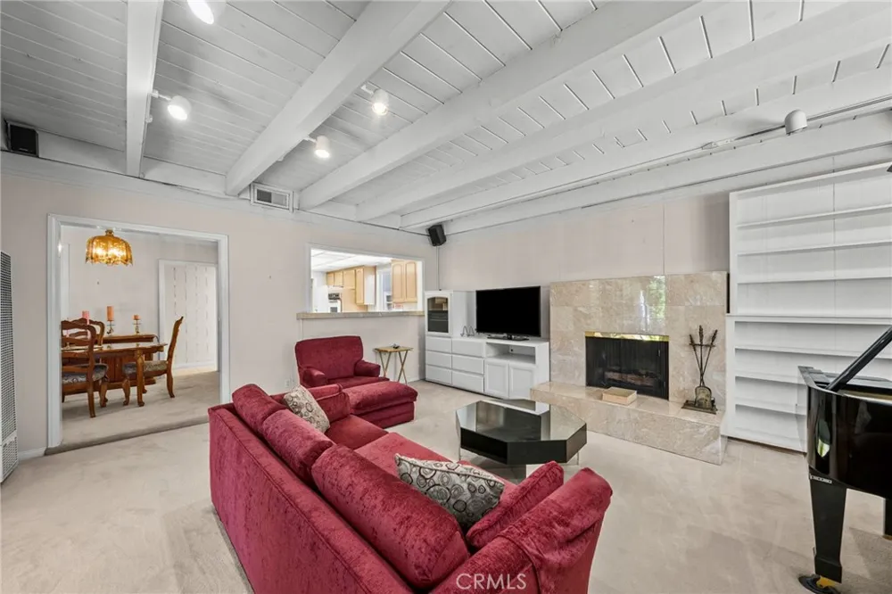 8518 Fullbright Avenue Winnetka, CA 91306