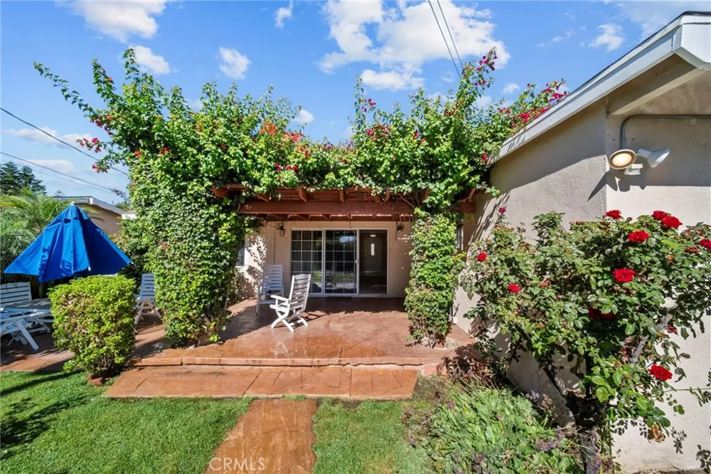 8518 Fullbright Avenue Winnetka, CA 91306