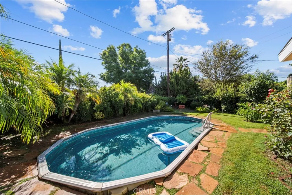 8518 Fullbright Avenue Winnetka, CA 91306