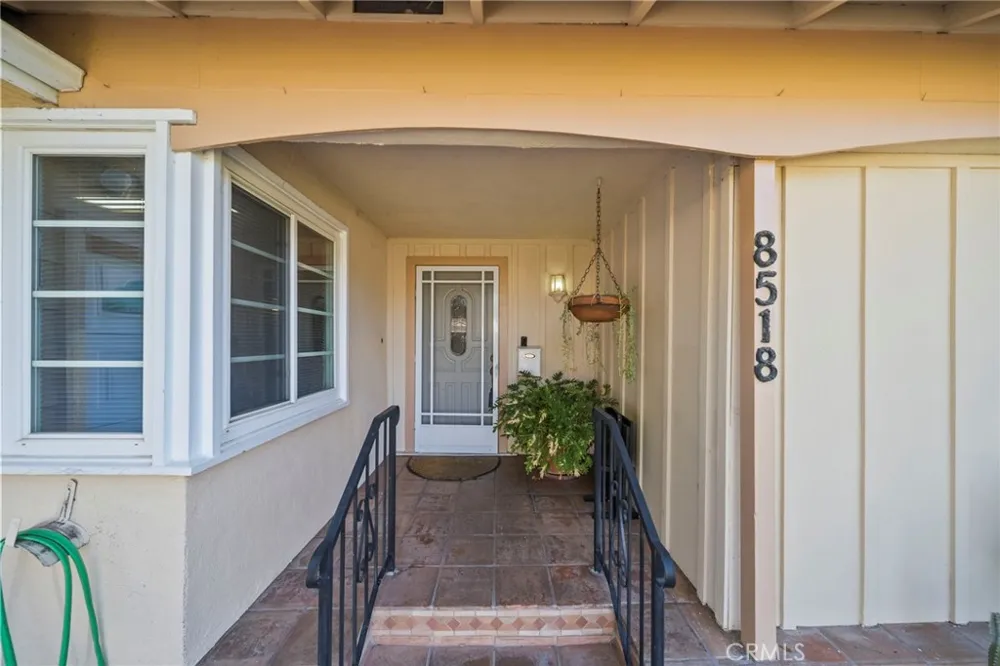 8518 Fullbright Avenue Winnetka, CA 91306