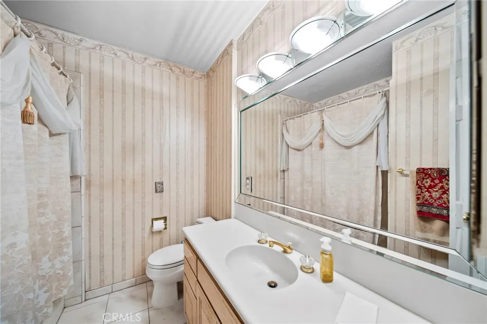 8518 Fullbright Avenue Winnetka, CA 91306