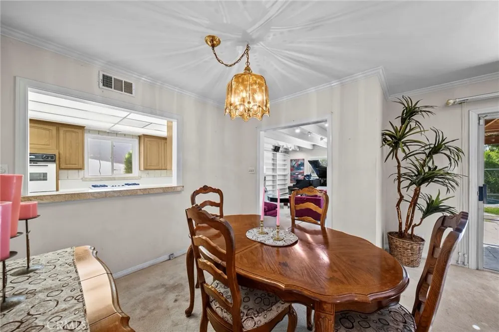 8518 Fullbright Avenue Winnetka, CA 91306