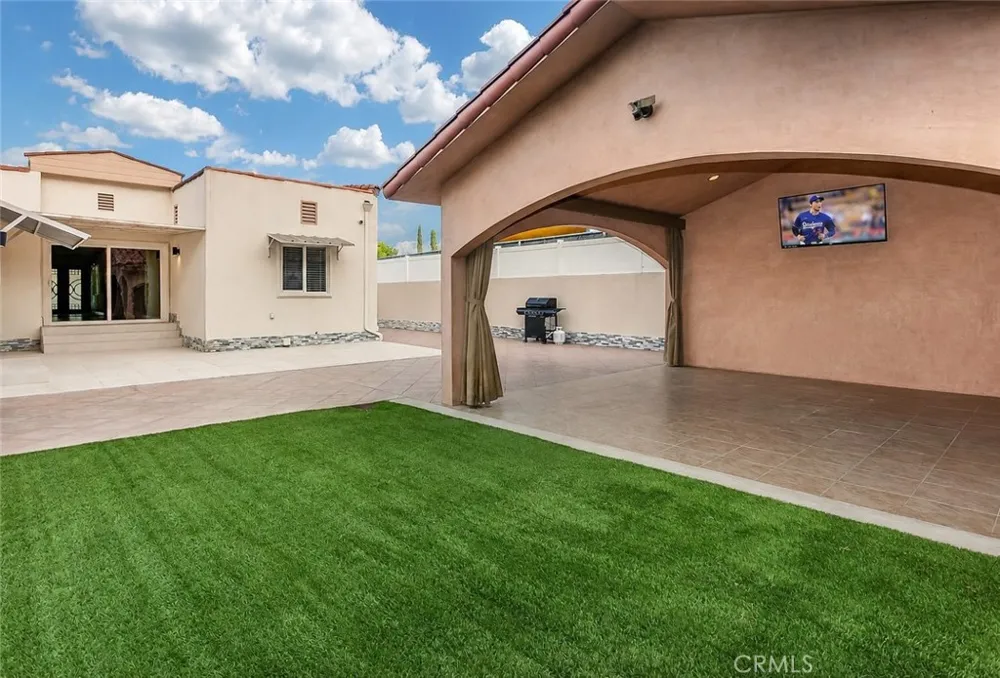 6917 Tyrone Avenue Van Nuys, CA 91405