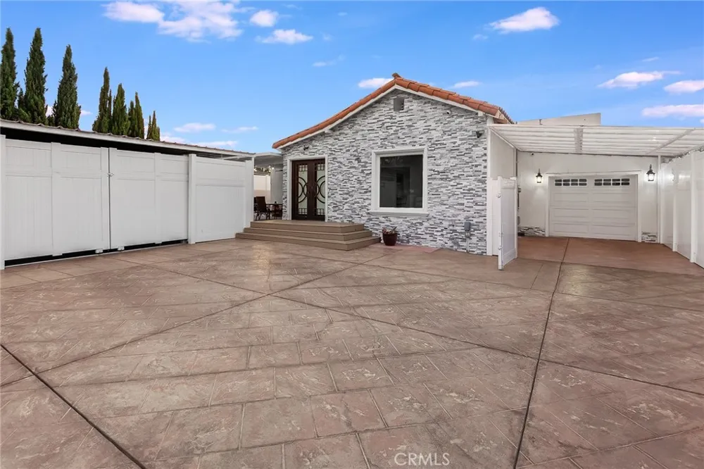 6917 Tyrone Avenue Van Nuys, CA 91405