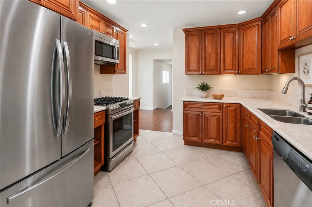 6917 Tyrone Avenue Van Nuys, CA 91405