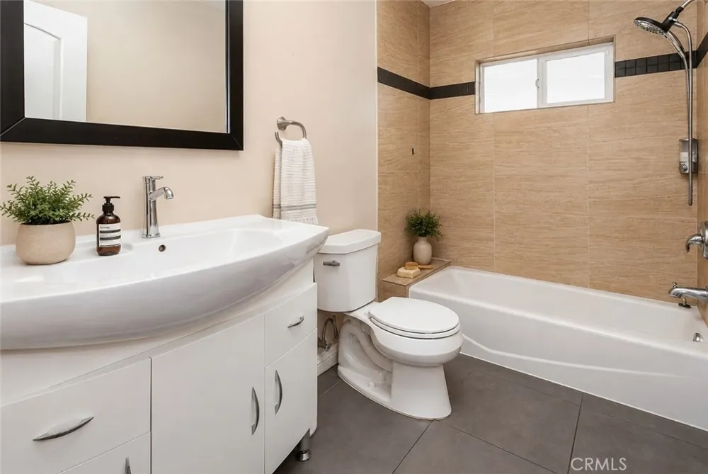 6917 Tyrone Avenue Van Nuys, CA 91405