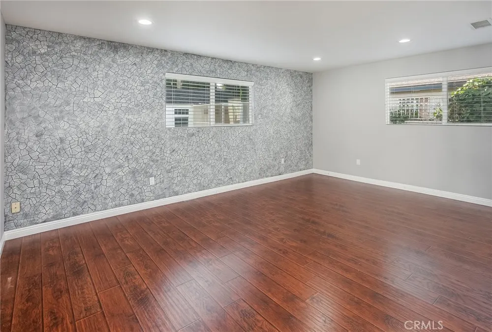 6917 Tyrone Avenue Van Nuys, CA 91405