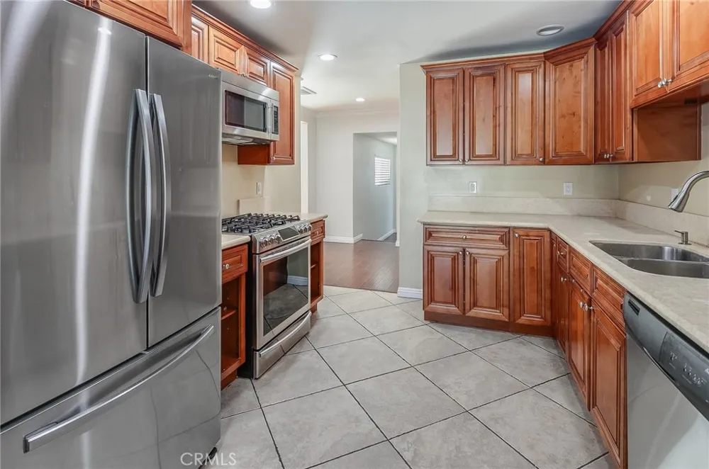 6917 Tyrone Avenue Van Nuys, CA 91405