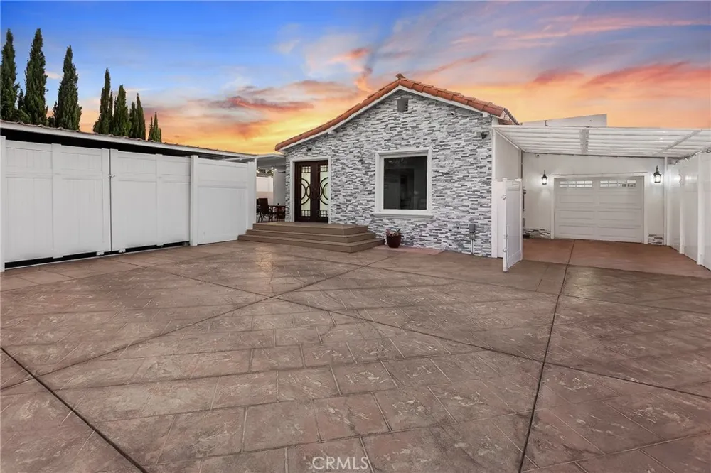 6917 Tyrone Avenue Van Nuys, CA 91405