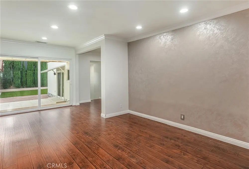6917 Tyrone Avenue Van Nuys, CA 91405