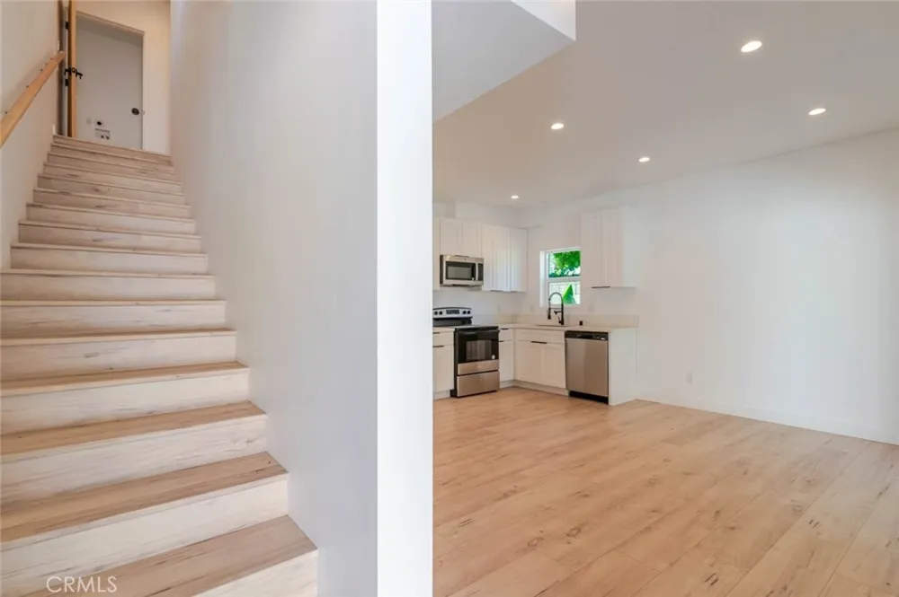 6837 Yolanda Avenue Reseda, CA 91335