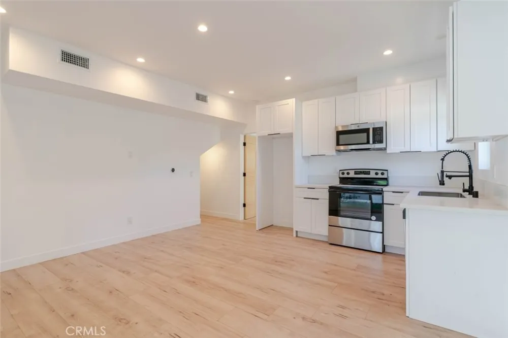 6837 Yolanda Avenue Reseda, CA 91335