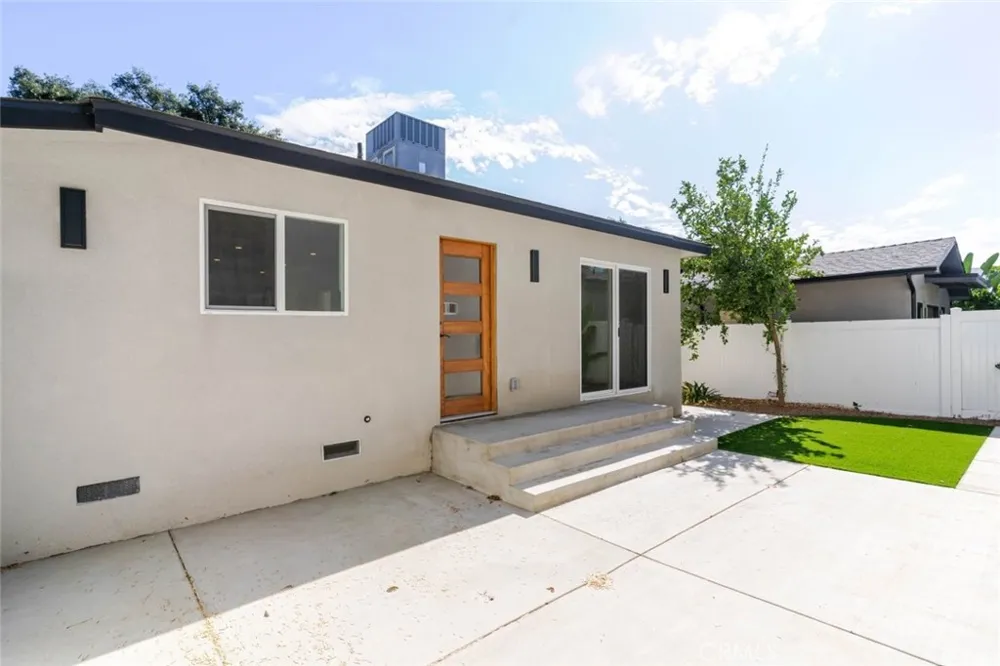 6837 Yolanda Avenue Reseda, CA 91335