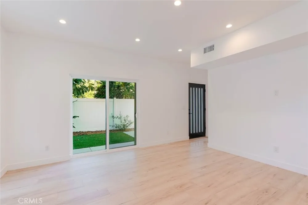 6837 Yolanda Avenue Reseda, CA 91335