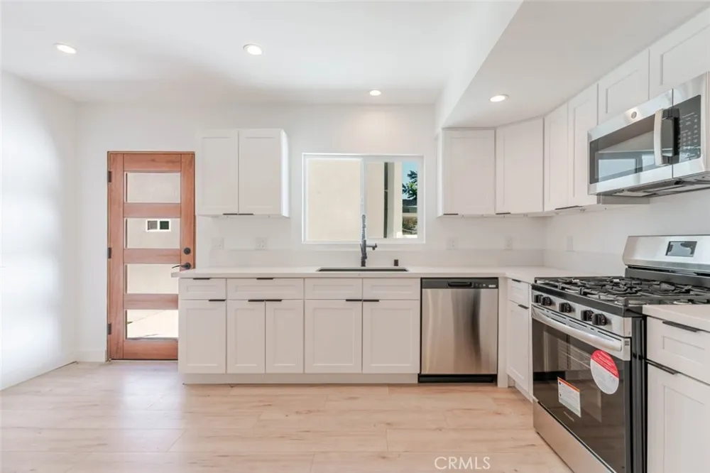 6837 Yolanda Avenue Reseda, CA 91335
