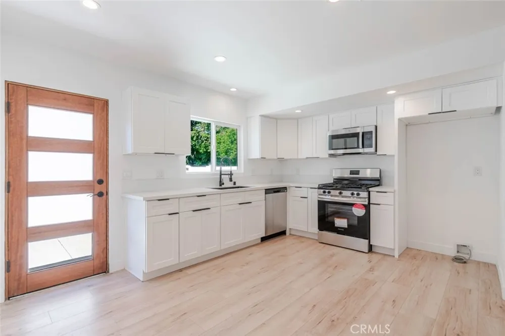 6837 Yolanda Avenue Reseda, CA 91335