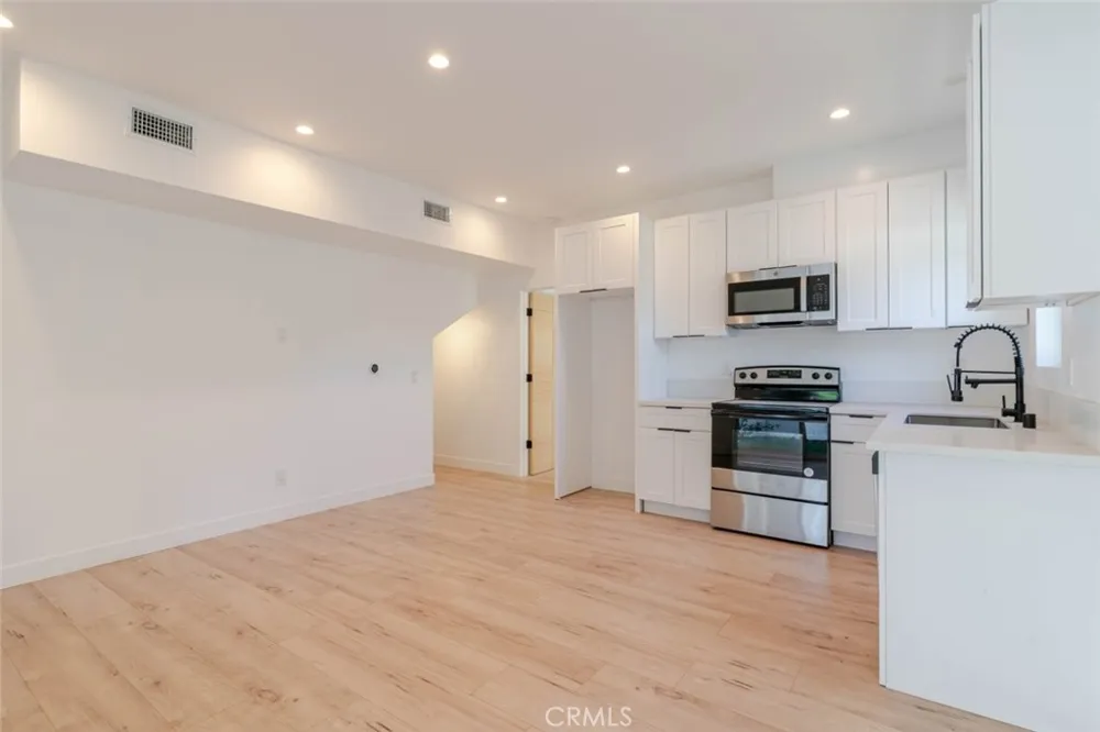 6837 Yolanda Avenue Reseda, CA 91335