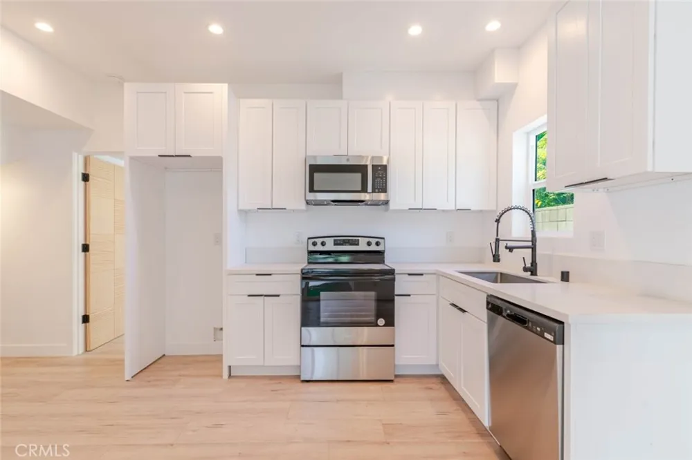 6837 Yolanda Avenue Reseda, CA 91335