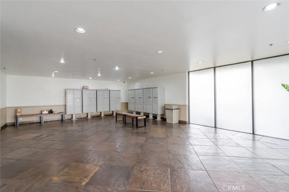 19350 Sherman Way #210 Reseda, CA 91335