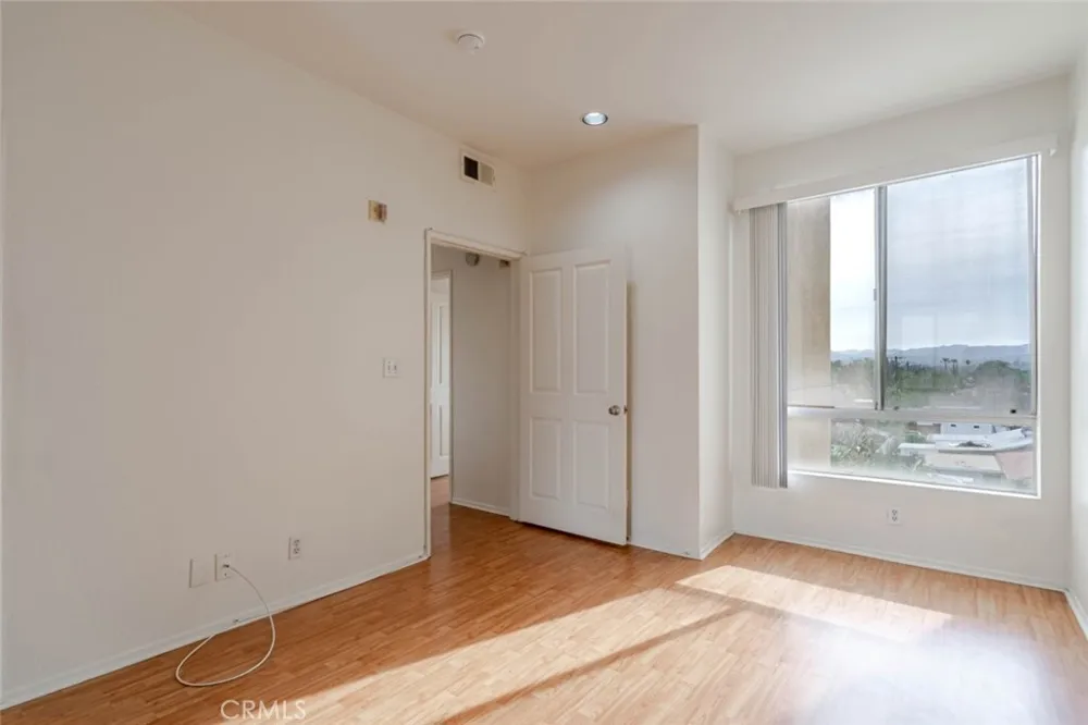 19350 Sherman Way #210 Reseda, CA 91335