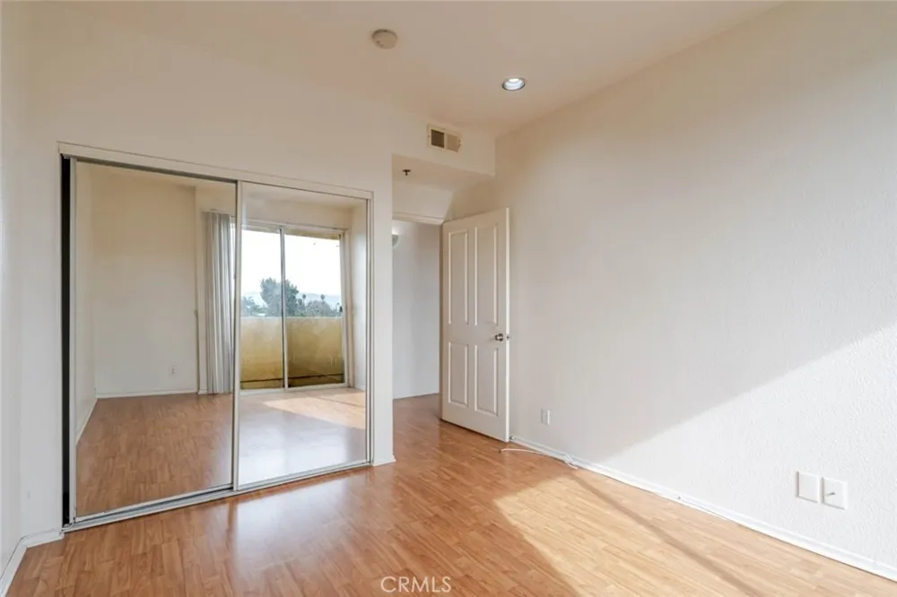 19350 Sherman Way #210 Reseda, CA 91335