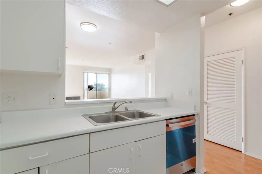 19350 Sherman Way #210 Reseda, CA 91335