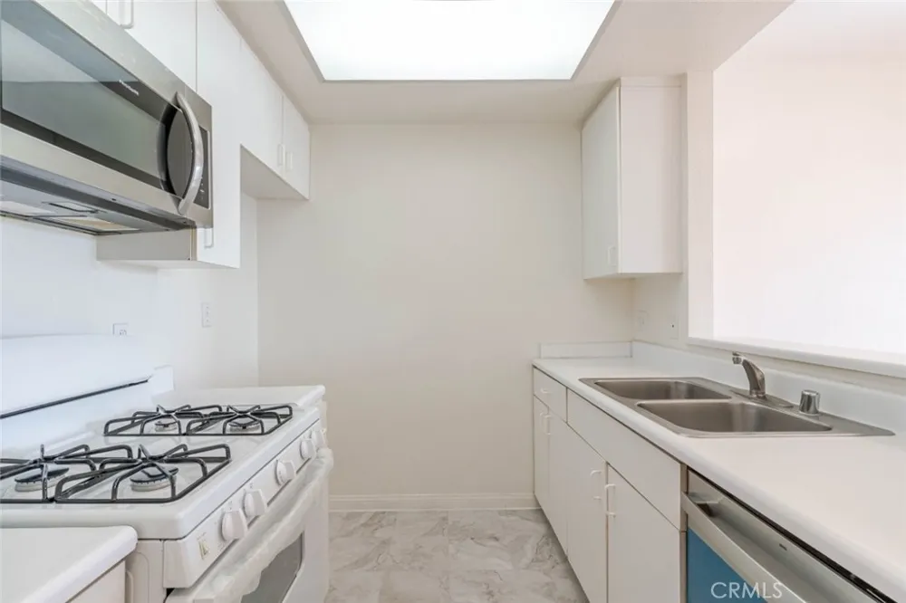 19350 Sherman Way #210 Reseda, CA 91335