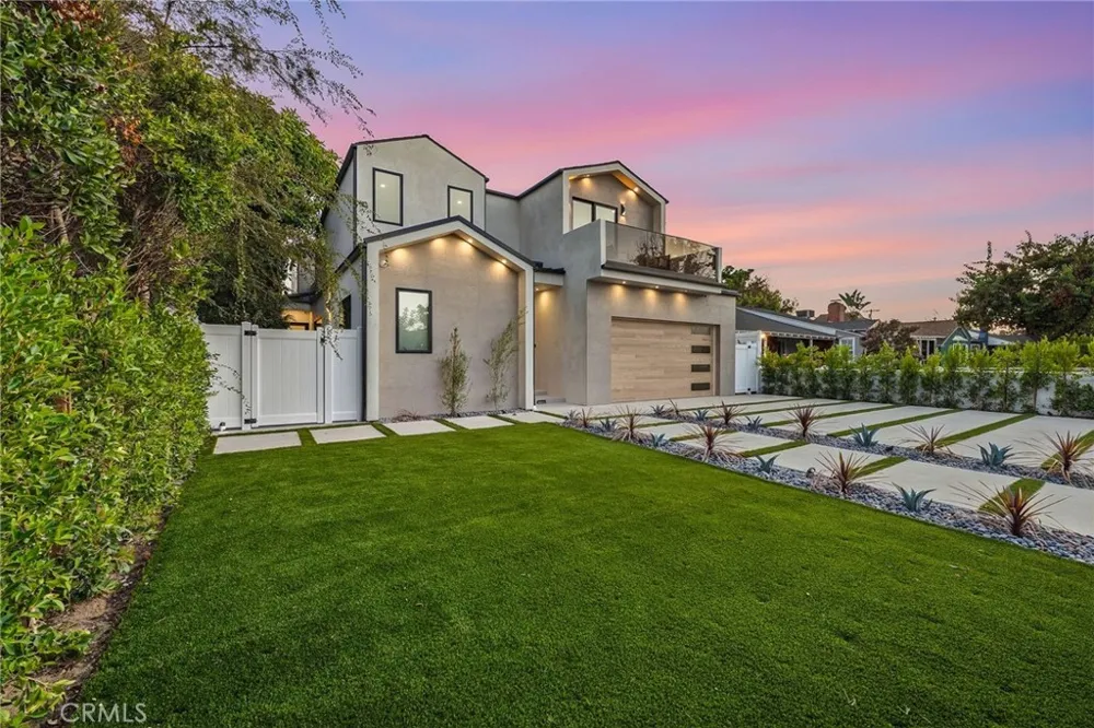 12408 Cumpston Valley Village, CA 91607