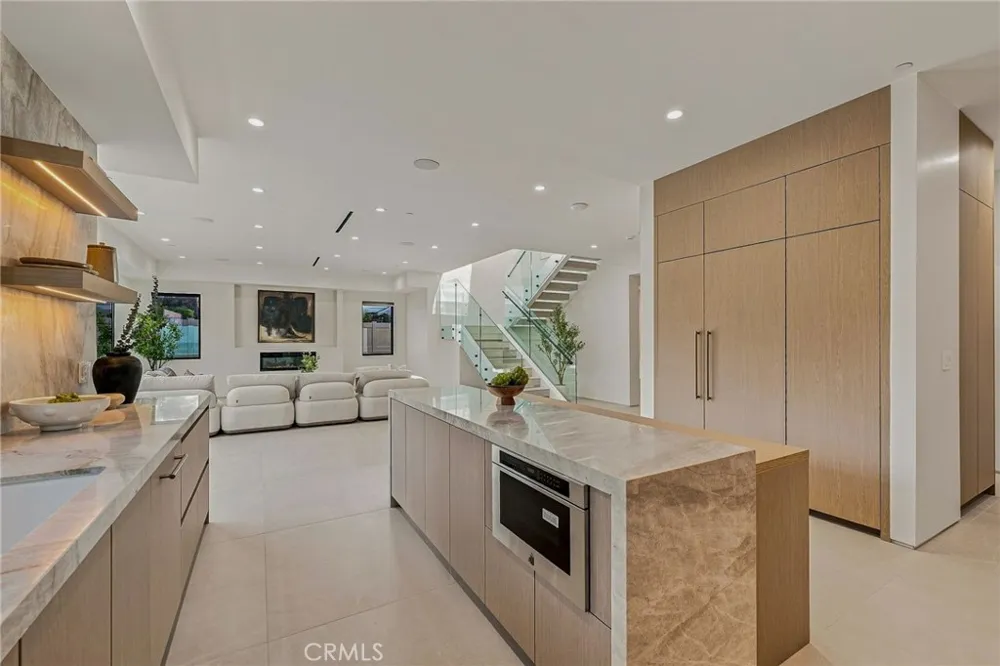 12408 Cumpston Valley Village, CA 91607