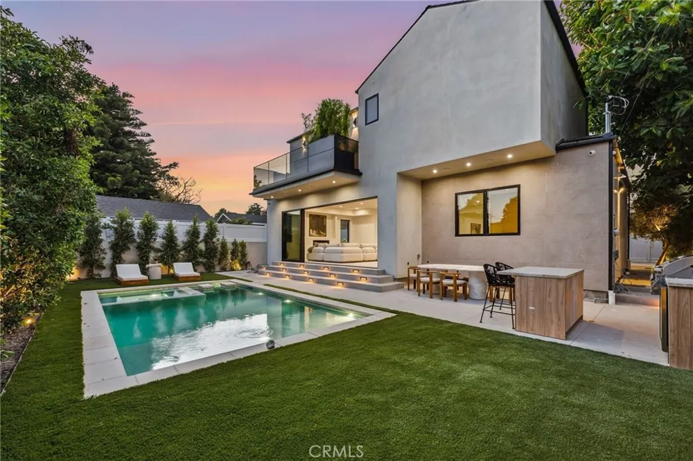 12408 Cumpston Valley Village, CA 91607